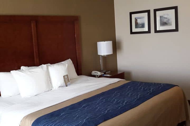 Room 10 of 80