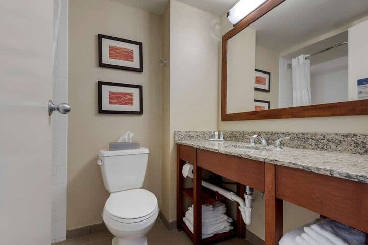 Room 52 of 80