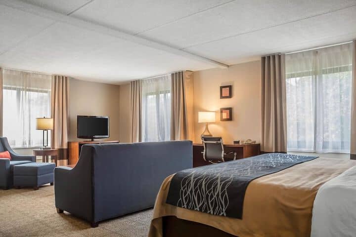 Room 13 of 80