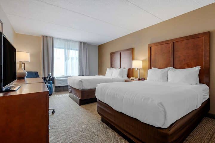 Room 33 of 80