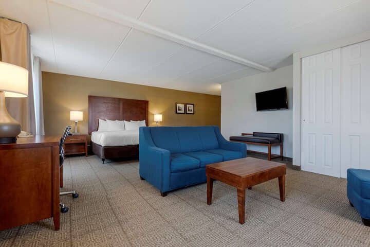 Room 44 of 80